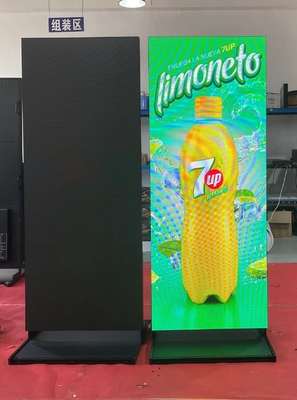 Pavimento che sta il touch screen dei segni del manifesto di P2 LED per la video manifestazione