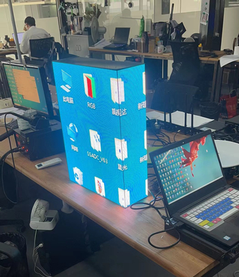 Parete dell'interno dell'esposizione LED del bobinatoio a cono di pubblicità P2RGB della vetrina video con la video unità di elaborazione