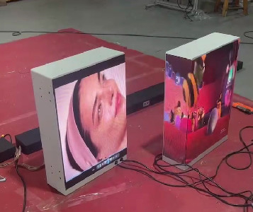 Parete dell'interno dell'esposizione LED del bobinatoio a cono di pubblicità P2RGB della vetrina video con la video unità di elaborazione